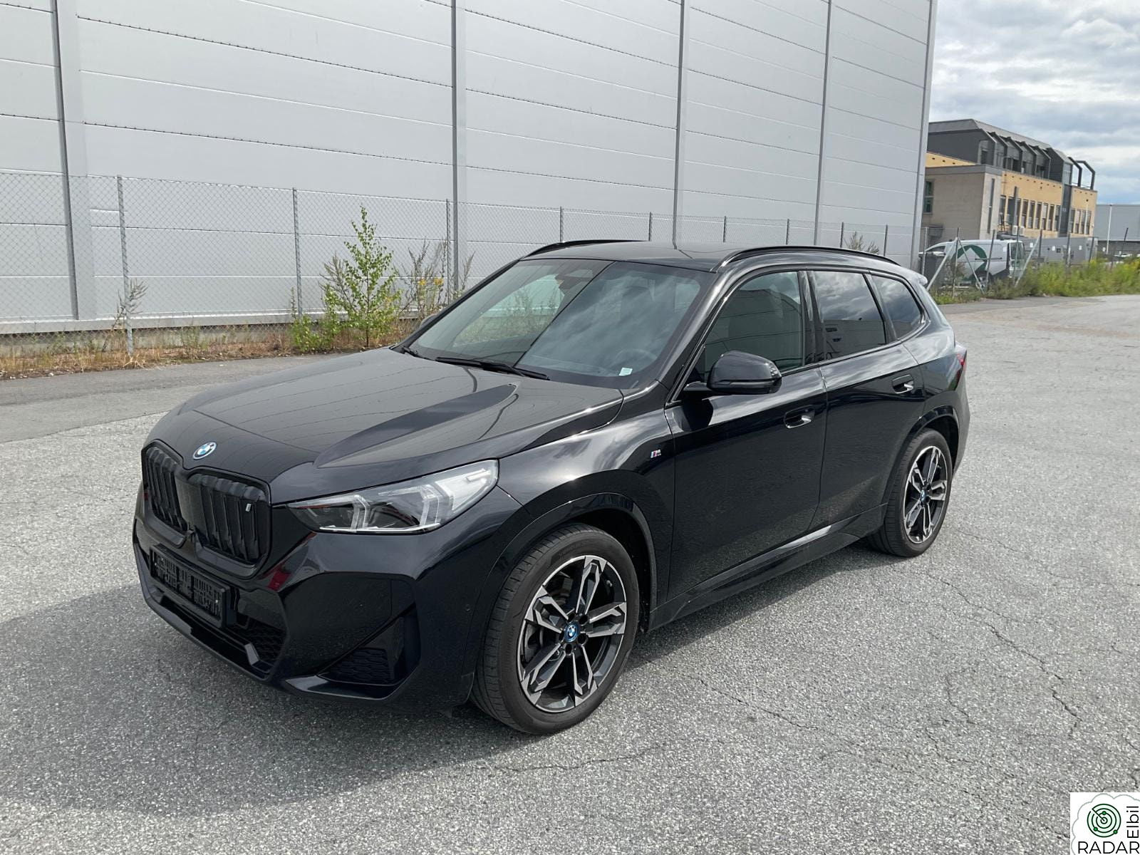 BMW iX1 xDrive30 xDrive30/HUD/Krok/Pano/360Kamera/Harman Kardon++