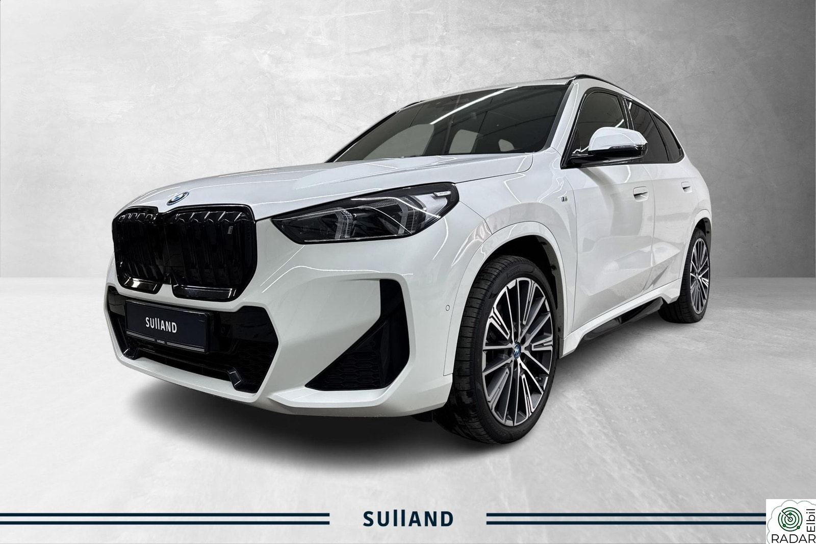 BMW iX1 xDrive30 xDrive30e Fully Charged, 20", Panorama, Harman/Kardon