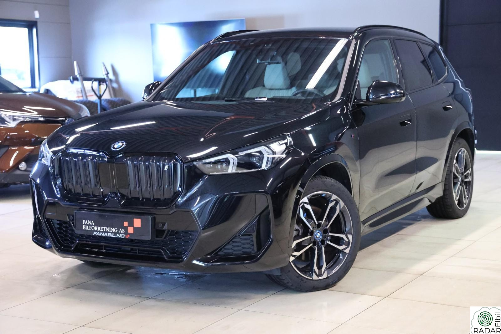 BMW iX1 xDrive30 xDrive30 Fully Charged M-Sport/H&K/HUD/Skinn/Krok/BSI