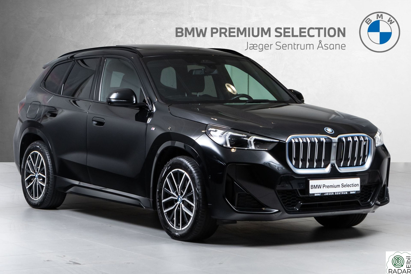 BMW iX1 xDrive30 FullyCharge-Glasstak-Krok-Adaptiv Cruise