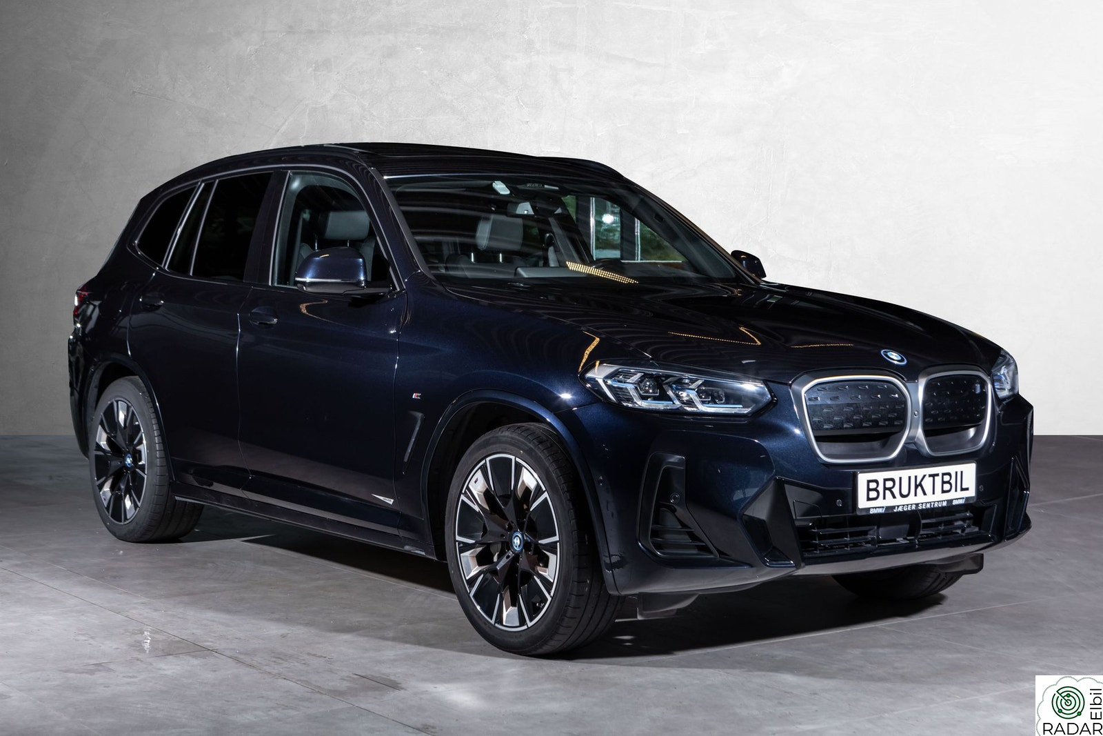 BMW iX3 Fully Charged M-Sport Pano Skinn ACC H/K H.feste HeadUP