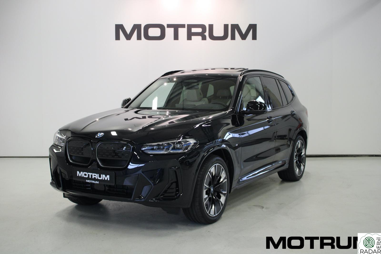 BMW iX3 FullyChargedEdition m/ ACC H&K 20" HUD H.Feste Panorama