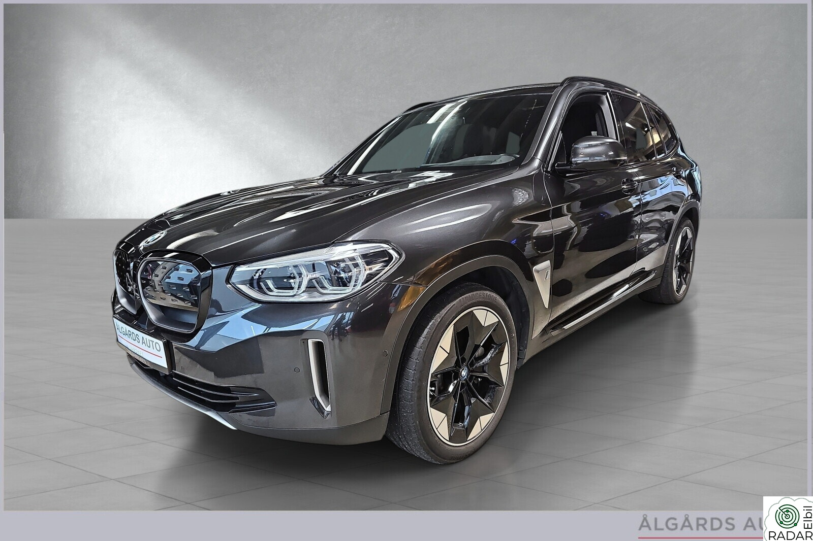 BMW iX3 Fully Charged SKINN-GLASSTAK-NAVI-KAMERA-KROK-HARMAN