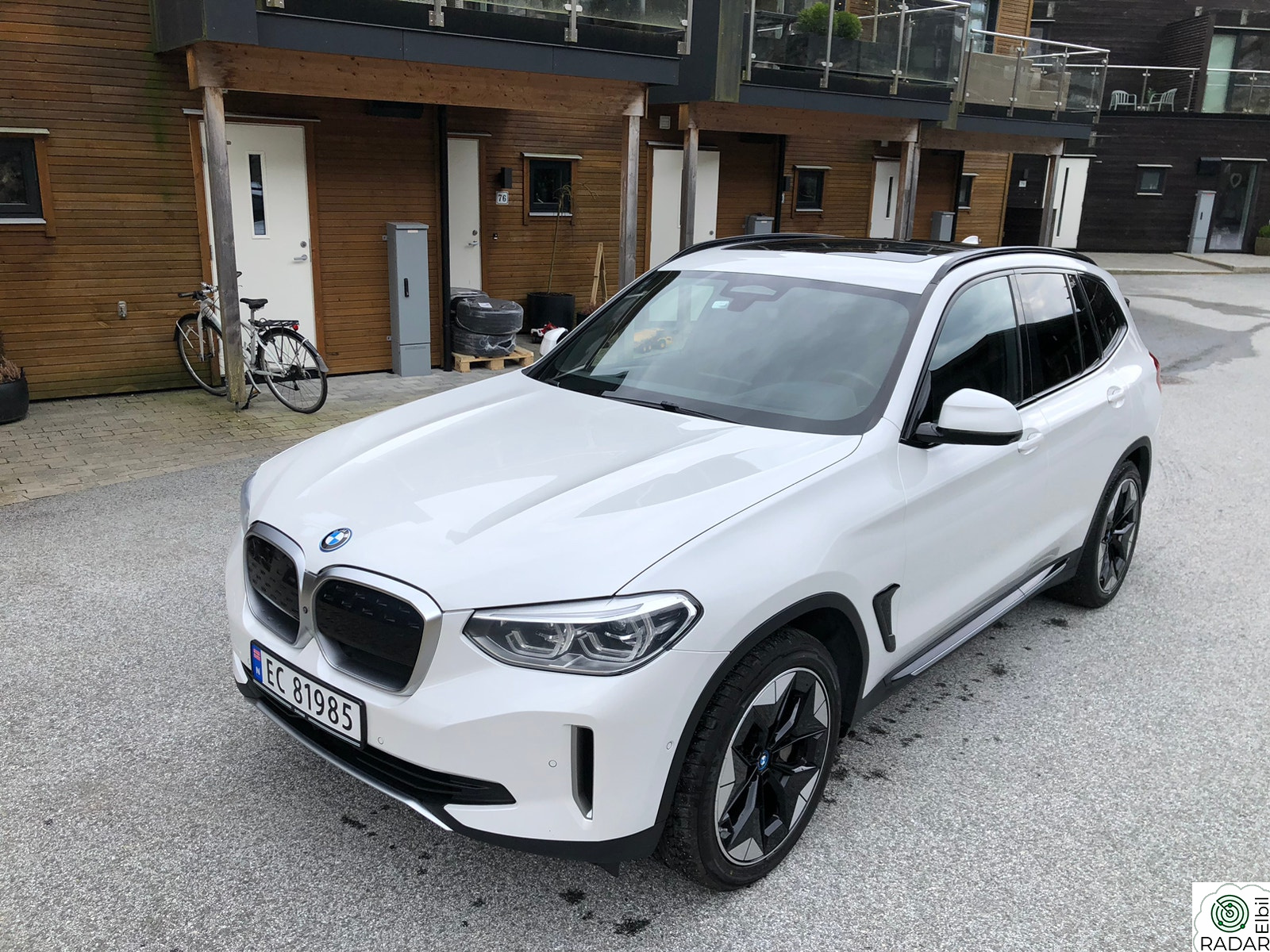 BMW iX3 Fully Charged, head-up, LED, krok, H/K, 360-kamera