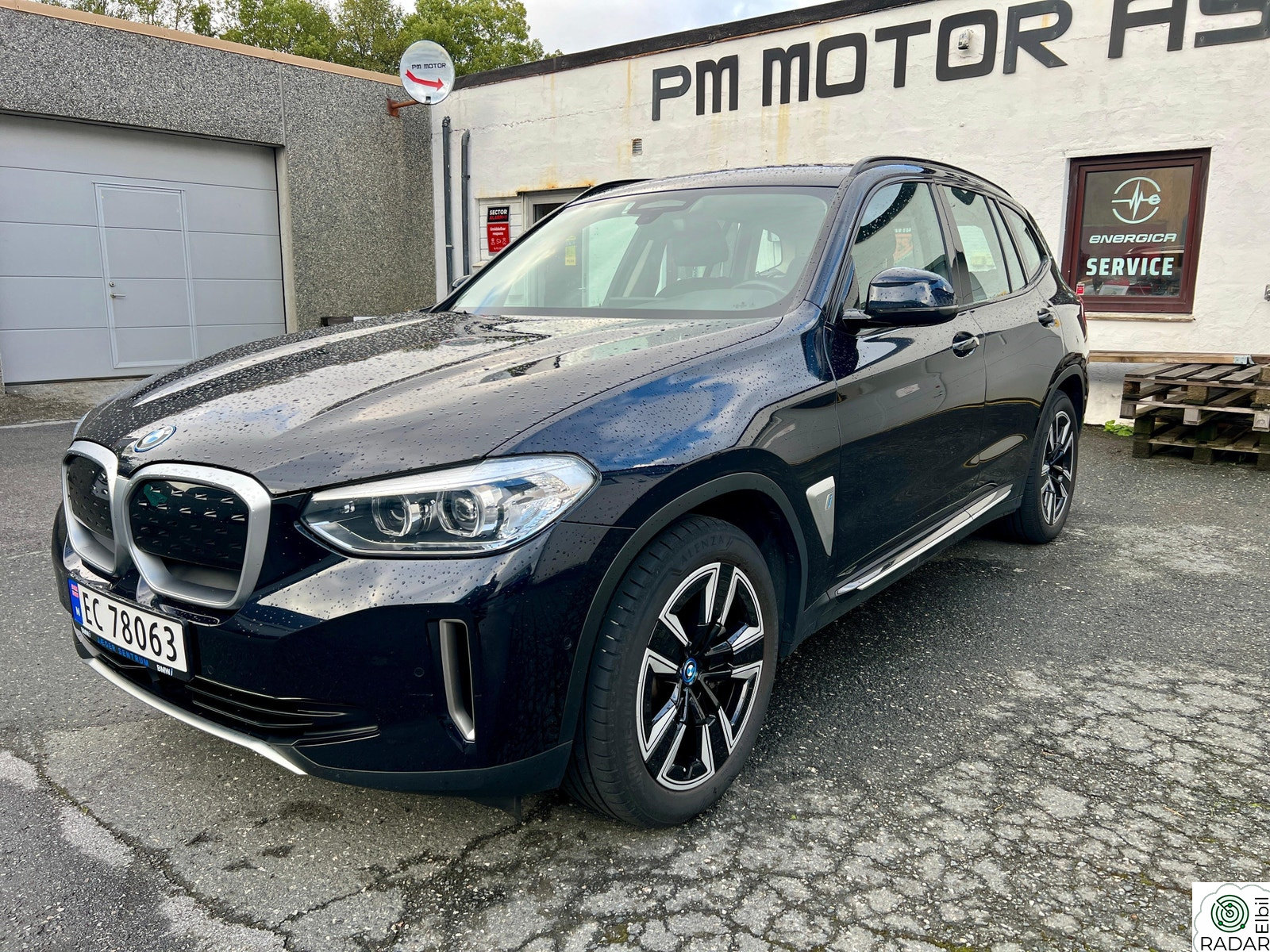 BMW iX3 Skinn, panorama, krok, ryggekamera ++