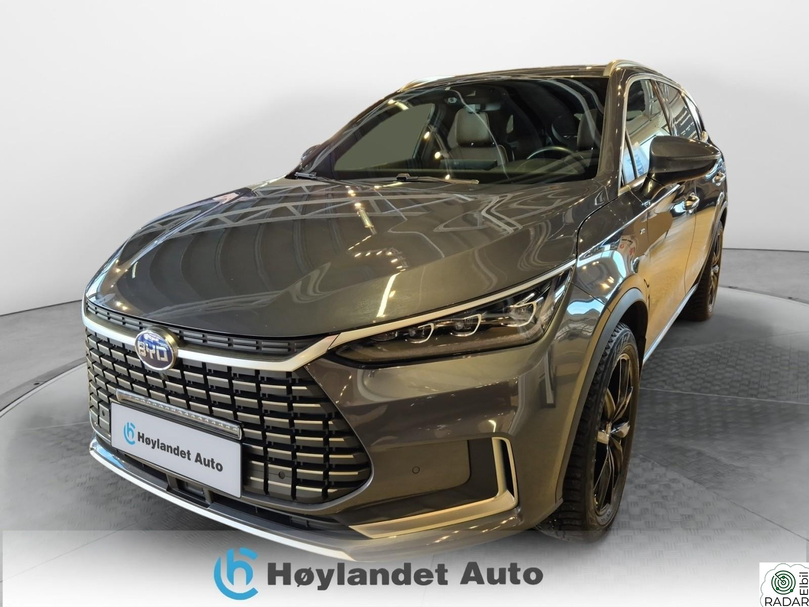BYD Tang Stor familebil med masse plass og god fremkommelighet.