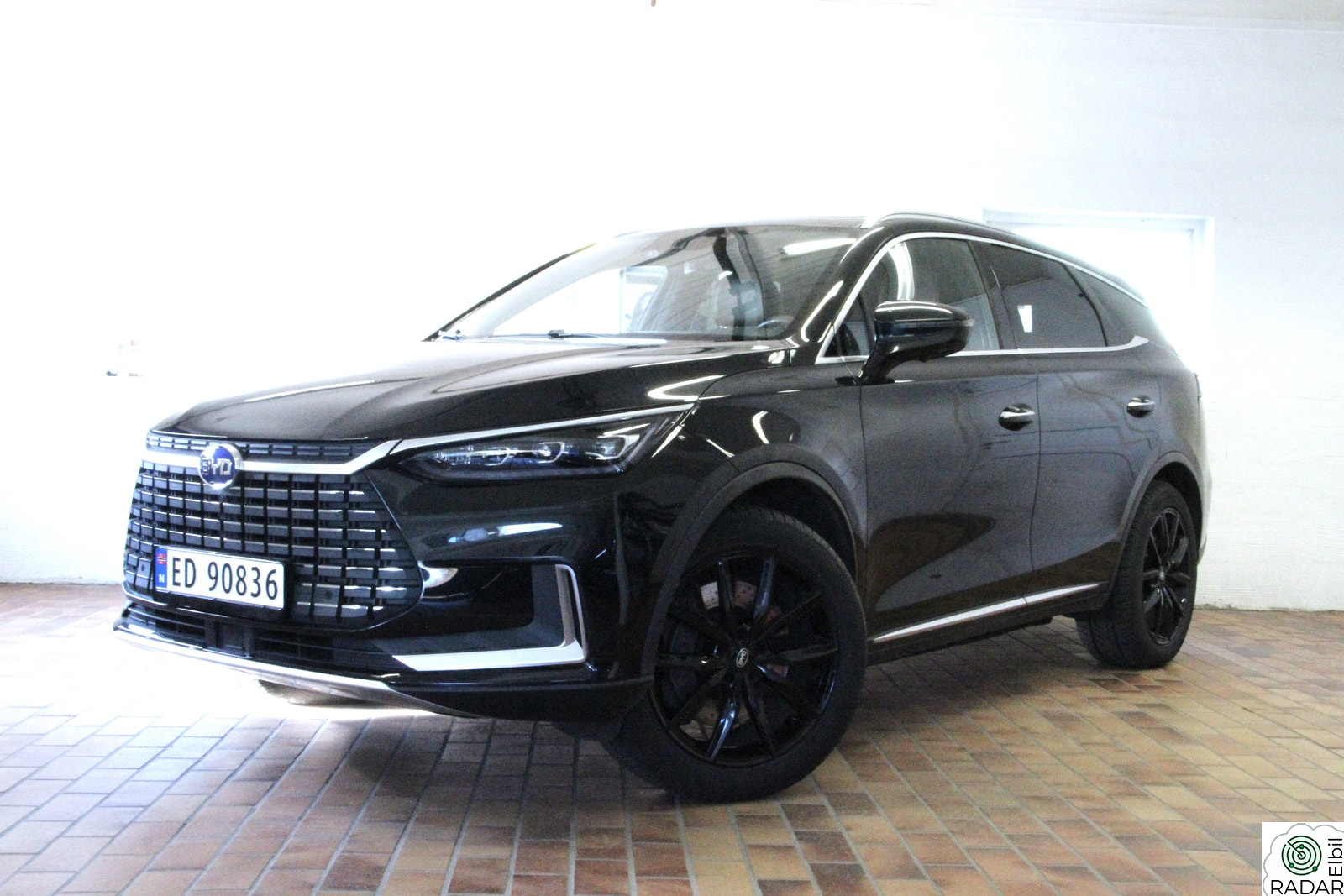 BYD Tang Executive 4x4 7seter/EU 28/Panorama/Skinn/Krok/ACC/++