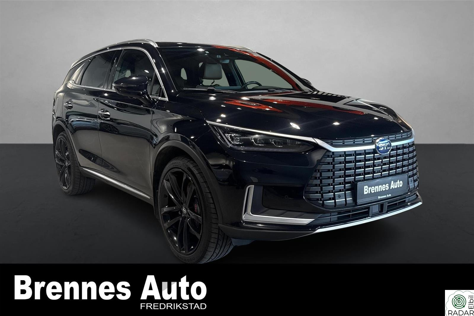 BYD Tang Executive Skinn, HUD, 360 kamera, ACC +