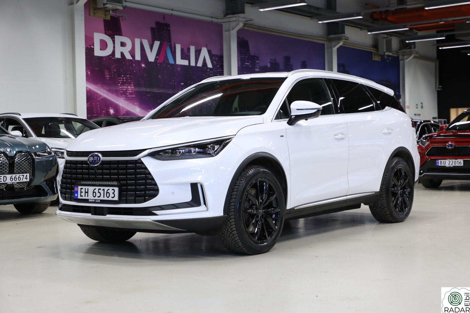 BYD Tang Executive/AWD/86.4kWh/Skinn/Ledbar/360/Krok/7-seter
