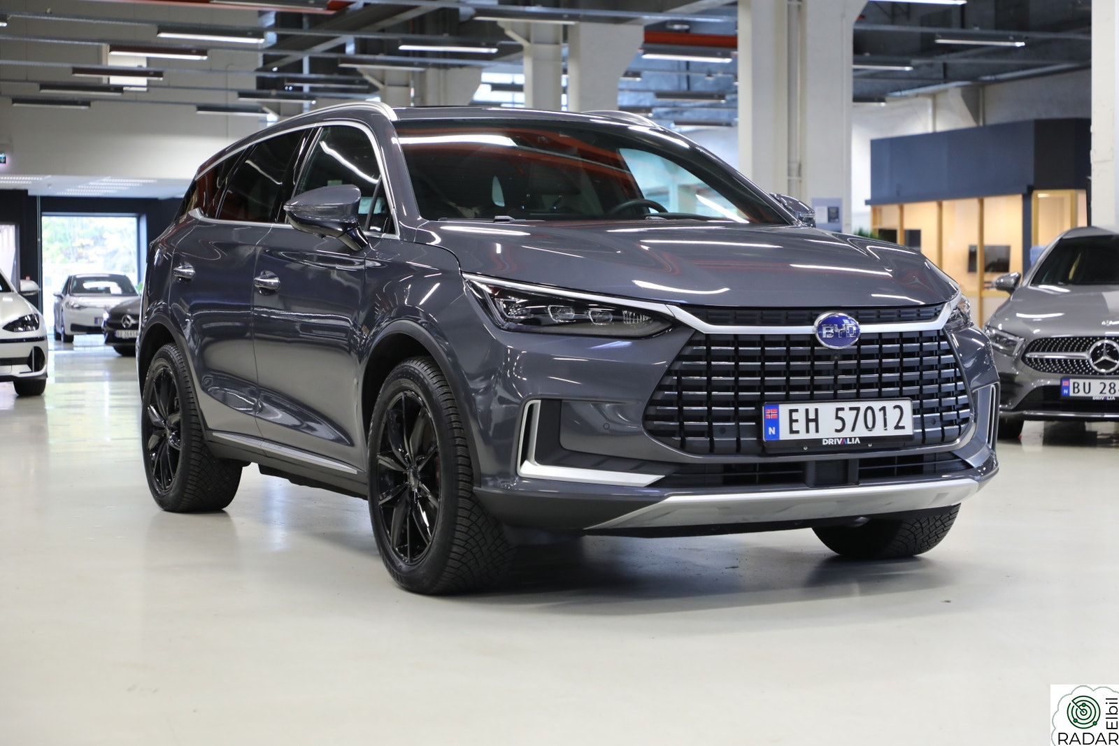 BYD Tang Executive/AWD/86.4kWh/Skinn/Ledbar/360/Krok/7-seter