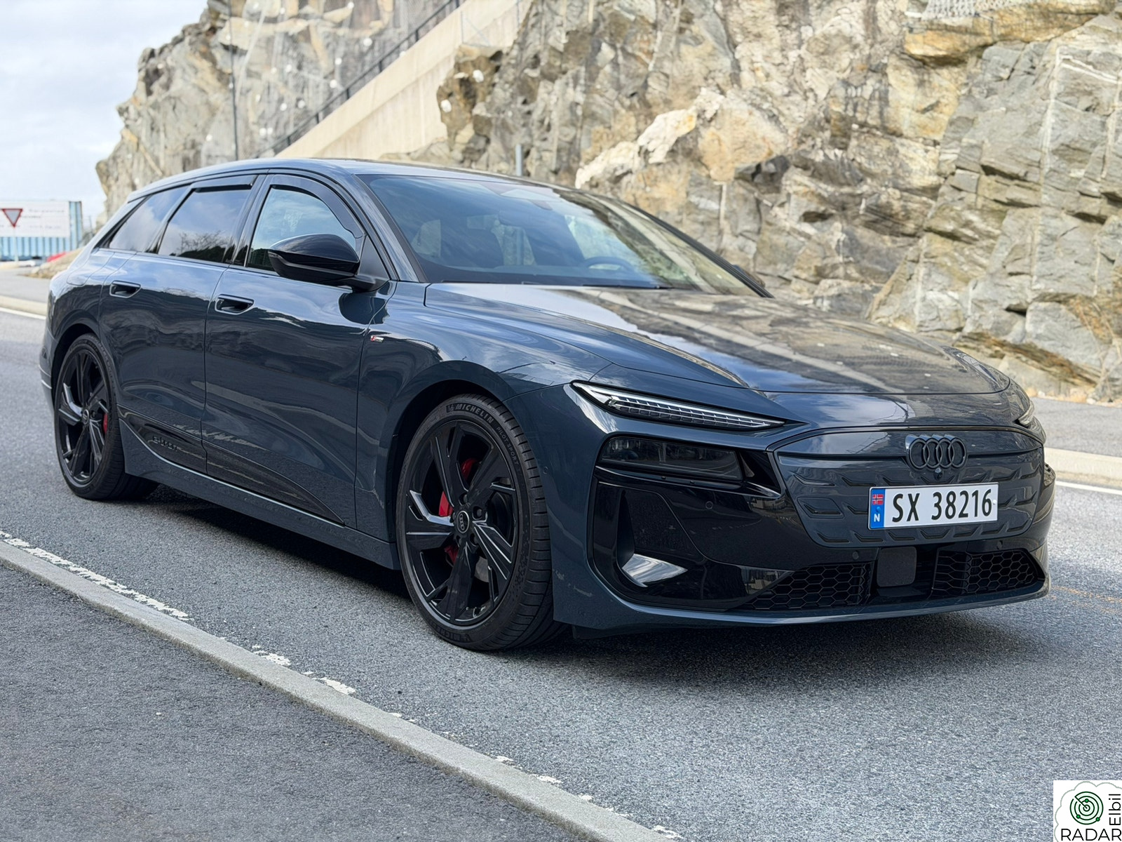 AUDI A6 AV e-tron quattro Avant e-tron quattro S line Pro (K)