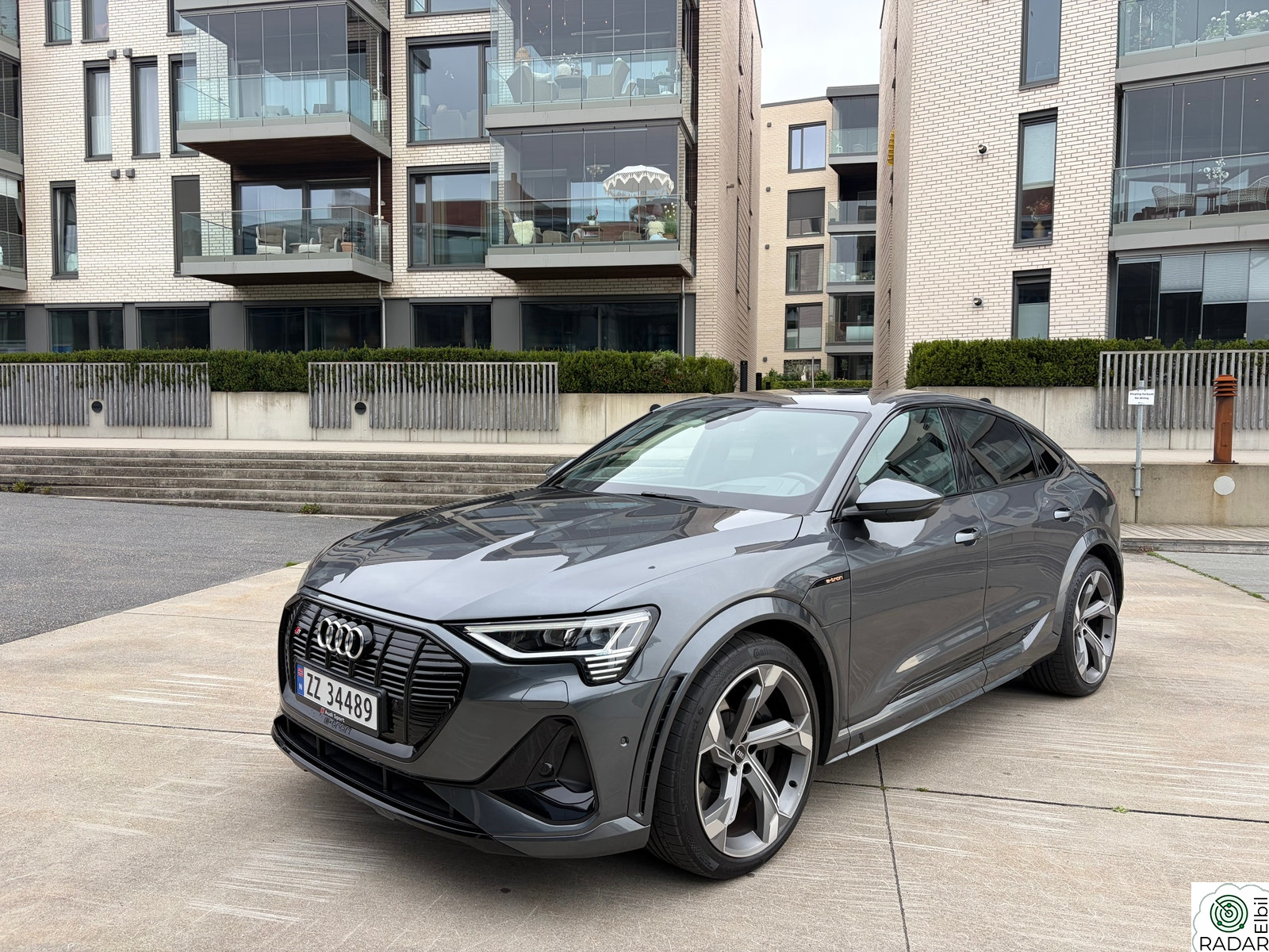 AUDI e-tron S Sportback Strøken bil med mye utstyr!