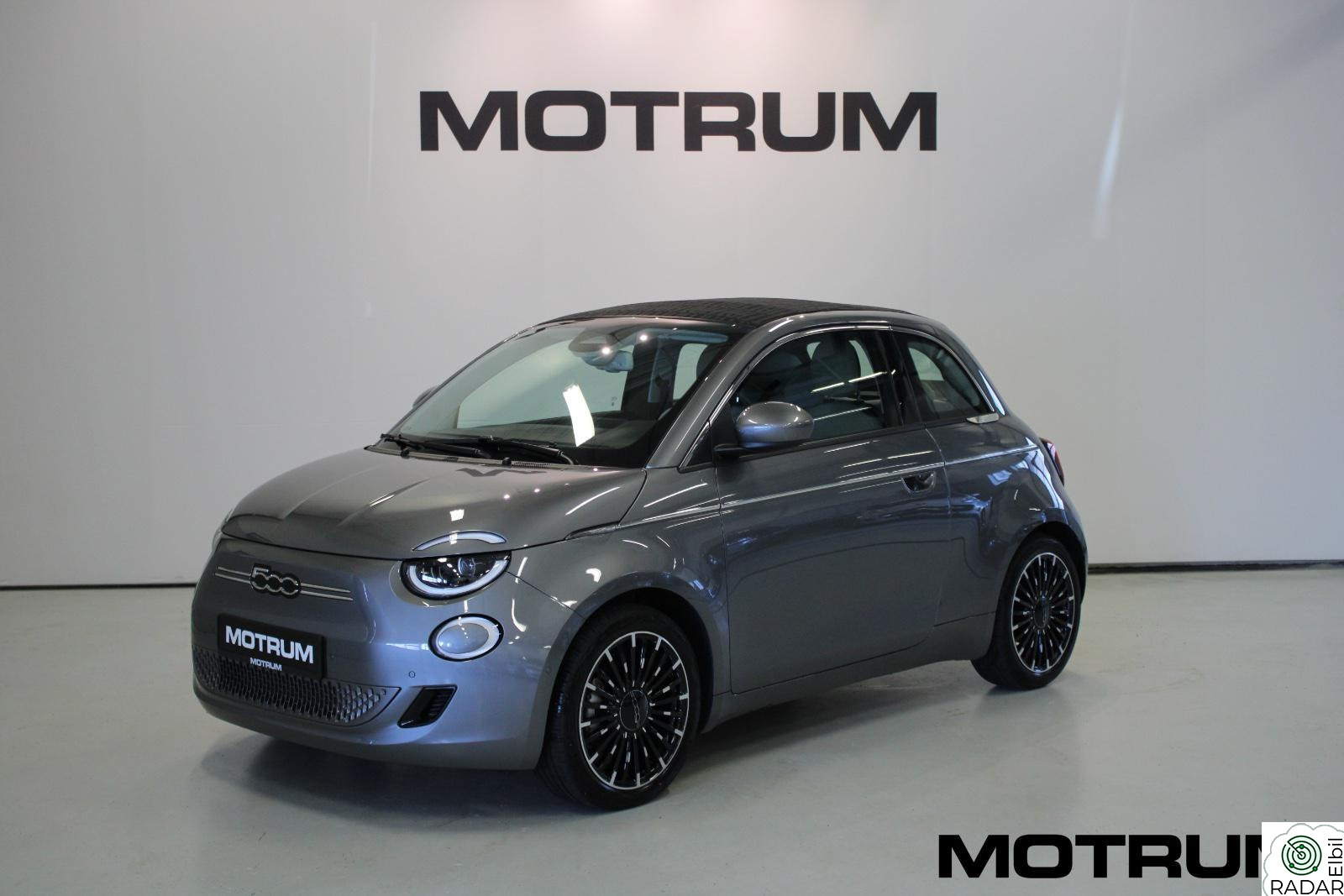 FIAT 500 Electric Cabriolet LA PRIMA Skinn Navi Acc Vinterpakke