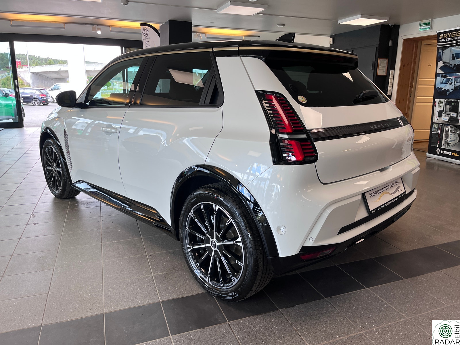 RENAULT 5 E-TECH ELECTRIC Iconic five