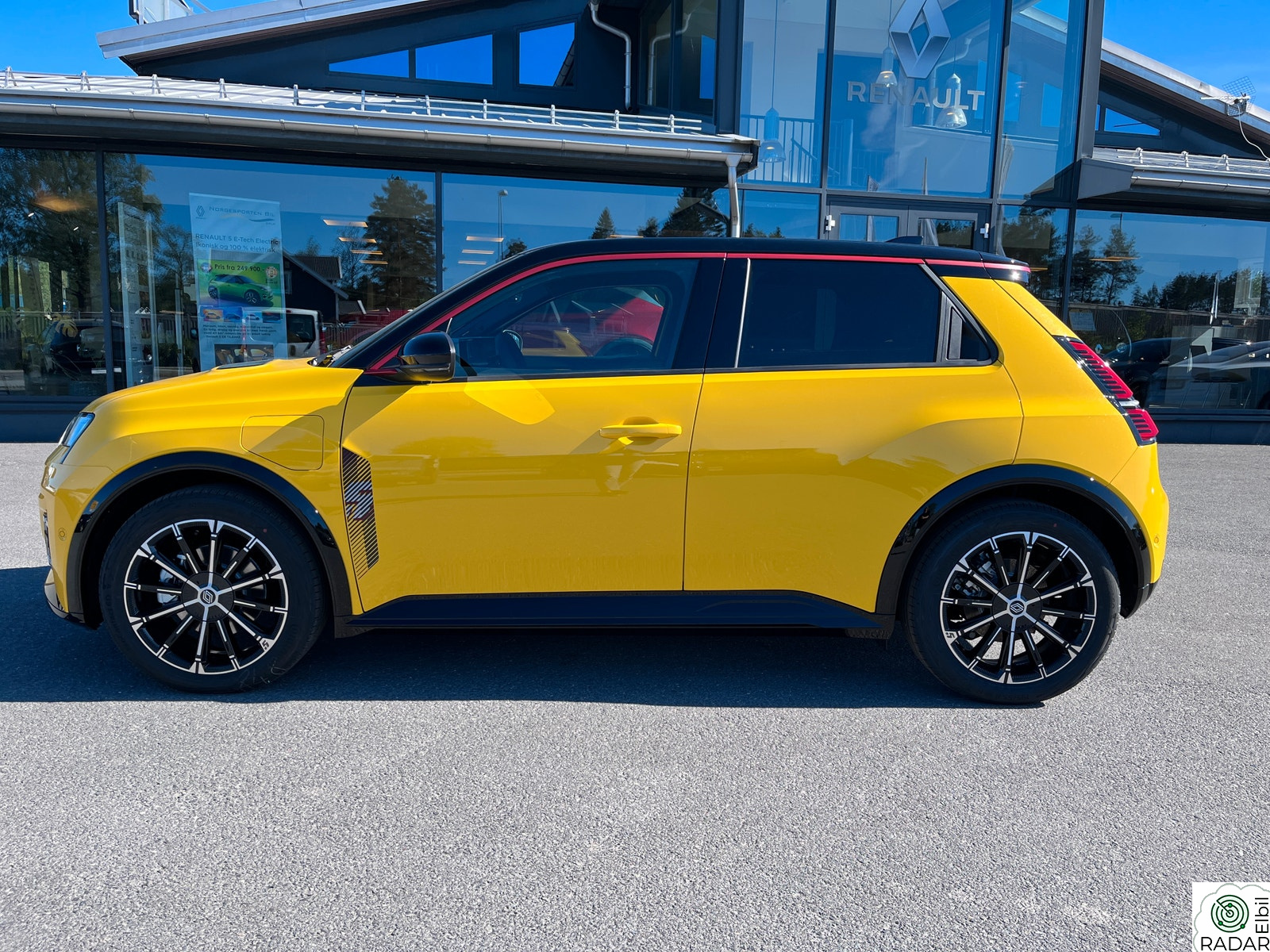 RENAULT 5 E-TECH ELECTRIC Iconic 5 52kWh 150hk Harman Kardon Pack driving