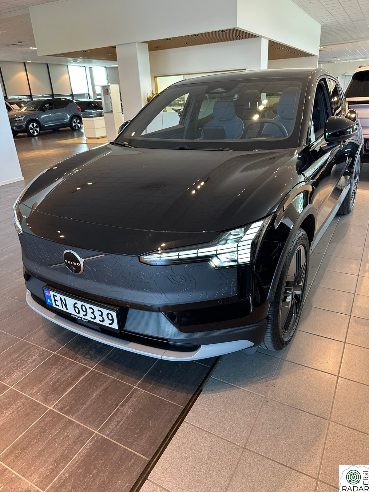 VOLVO EX30 Cross Country 428hk AWD Premium Edition, hengerfeste