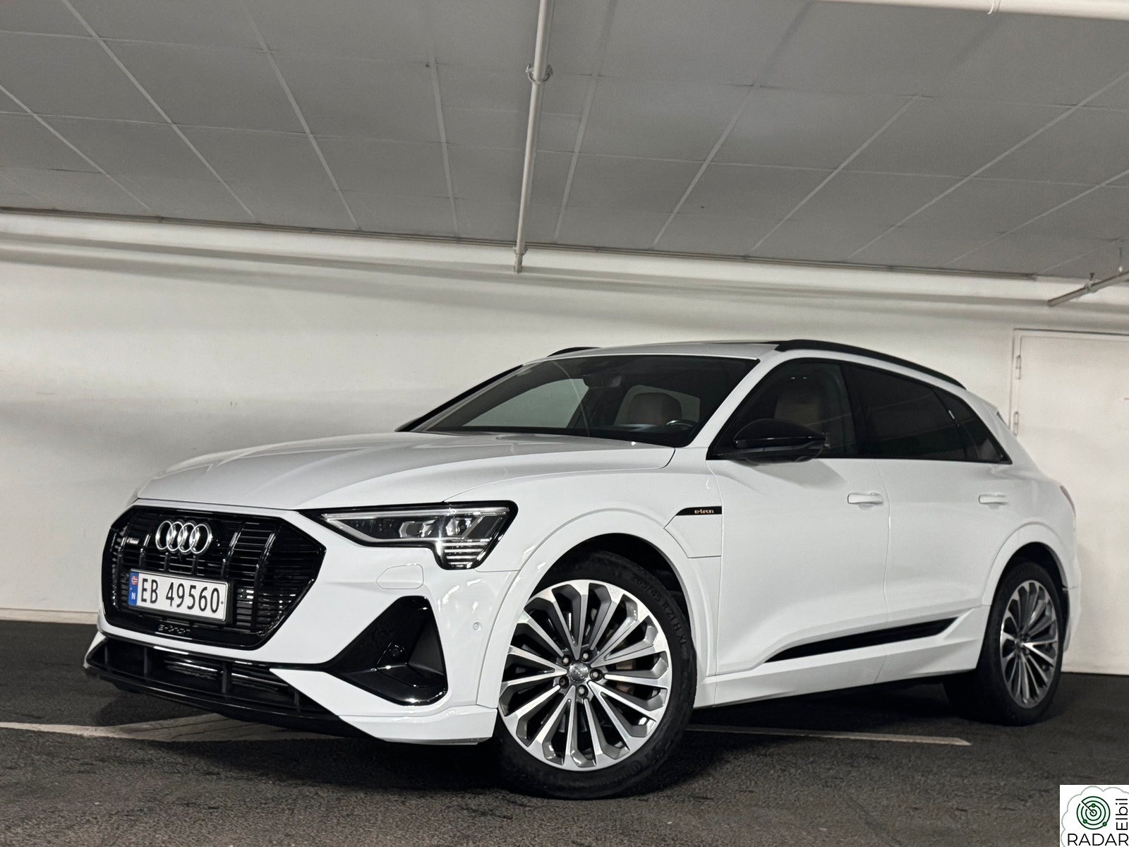 AUDI e-tron 55 55 S-LINE+TOPP UTSTYRT+BLACK+B&O+PANO+HUD+KROK+VALCONA