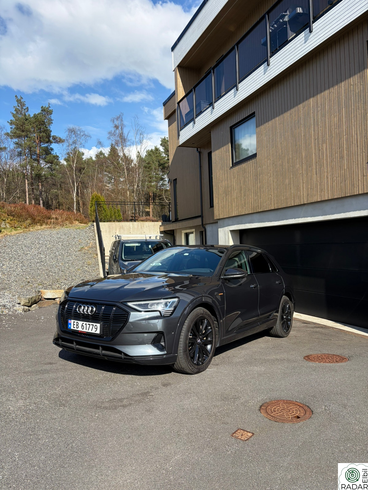 AUDI e-tron 50 50