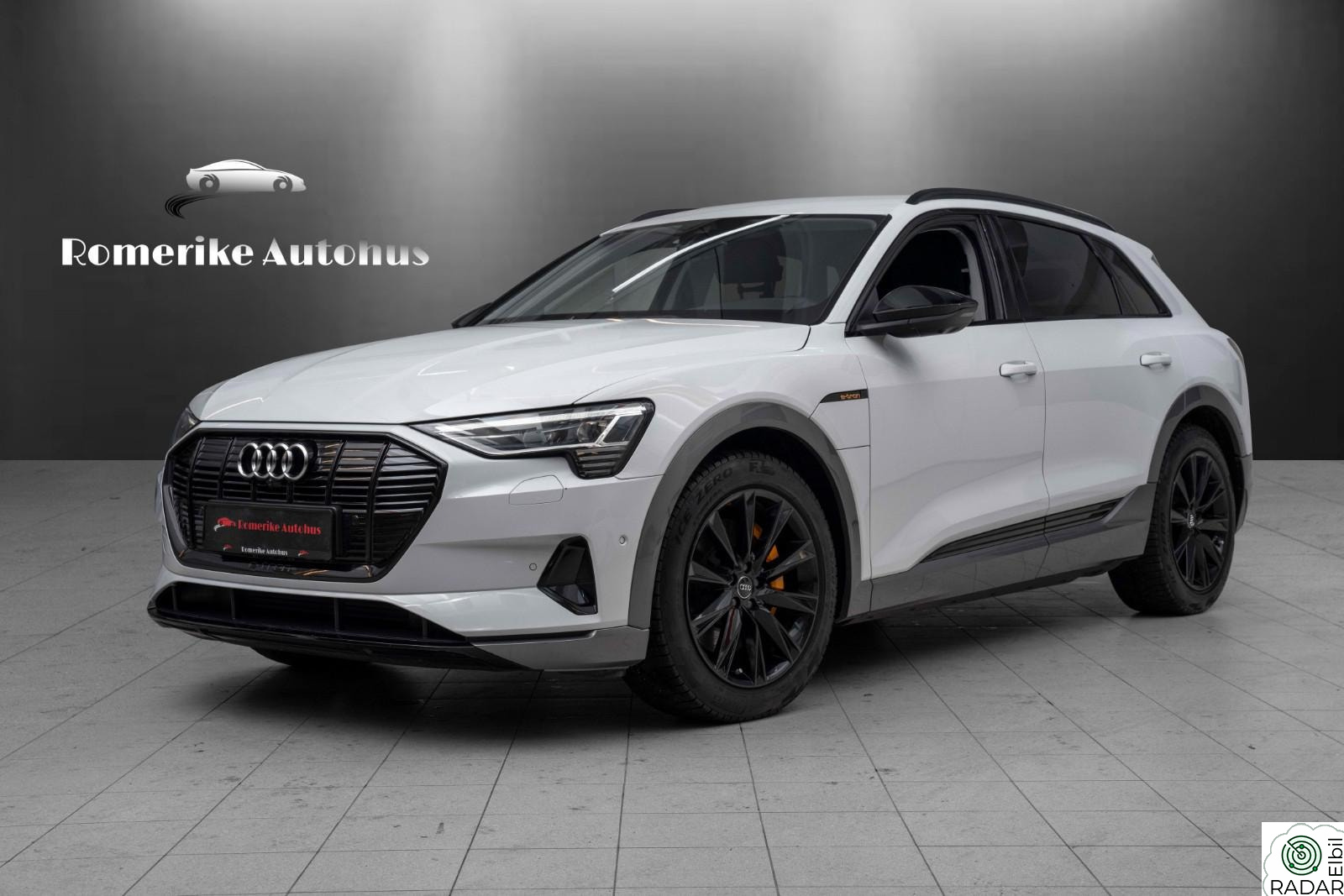 AUDI e-tron 50 50 Q Advanced // SortOptikk, 360 kamera, Krok, Luft+++