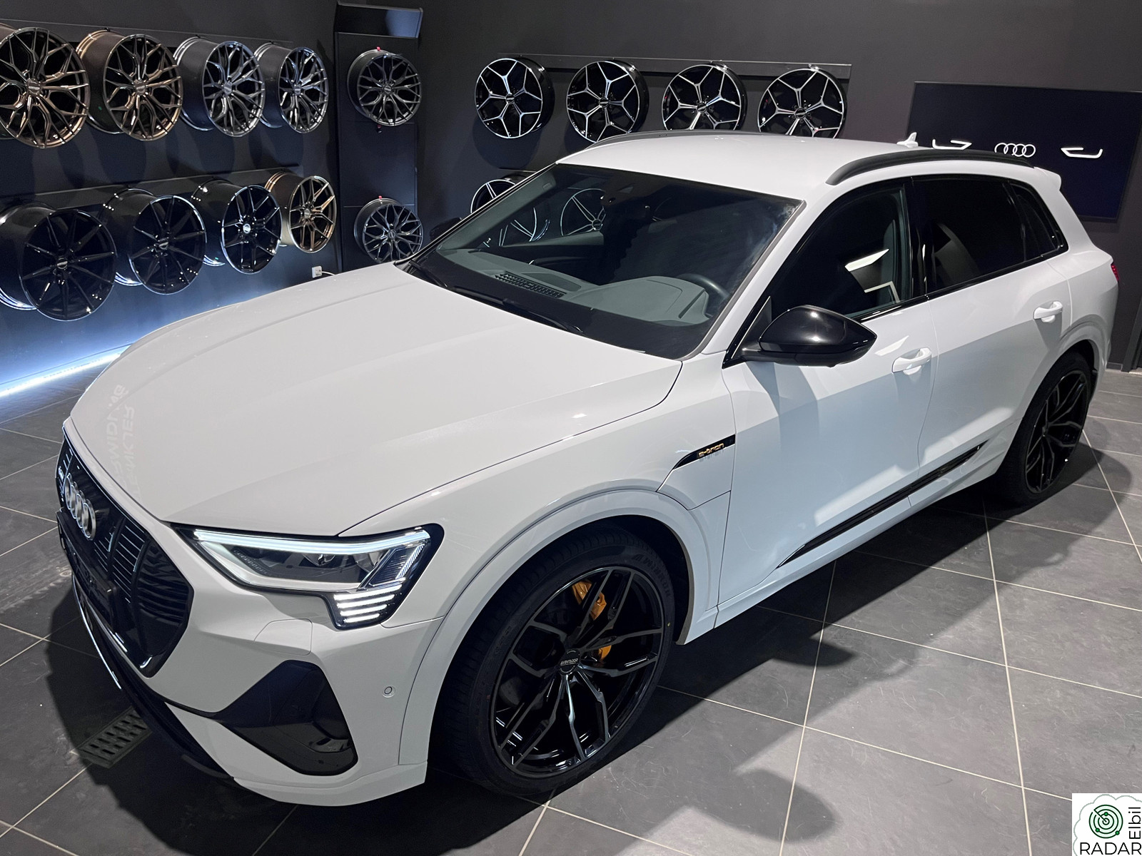 AUDI E TRON 55 Audi e-tron 55 S line Sport Black Ed / 21" / Norsk bil