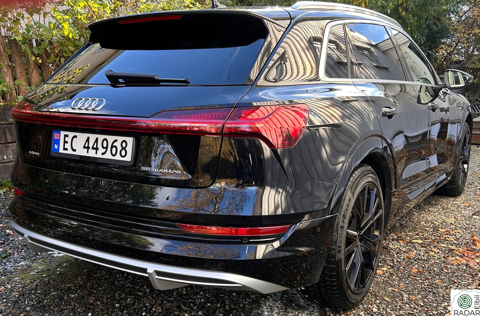 AUDI e-tron 55 55 S/Seter-2xS/Line-Matrix-Pano_B&o-Luft-Kamera-Krok