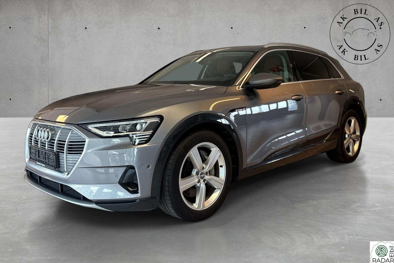 AUDI e-tron 50 50