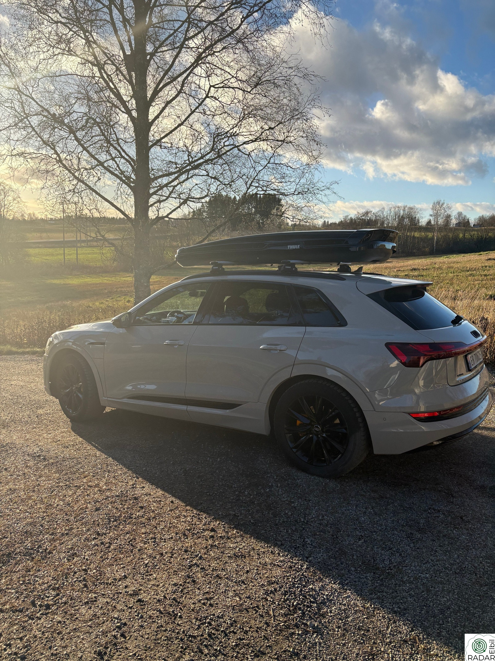 AUDI e-tron 50 Advance Sport, sort optikk