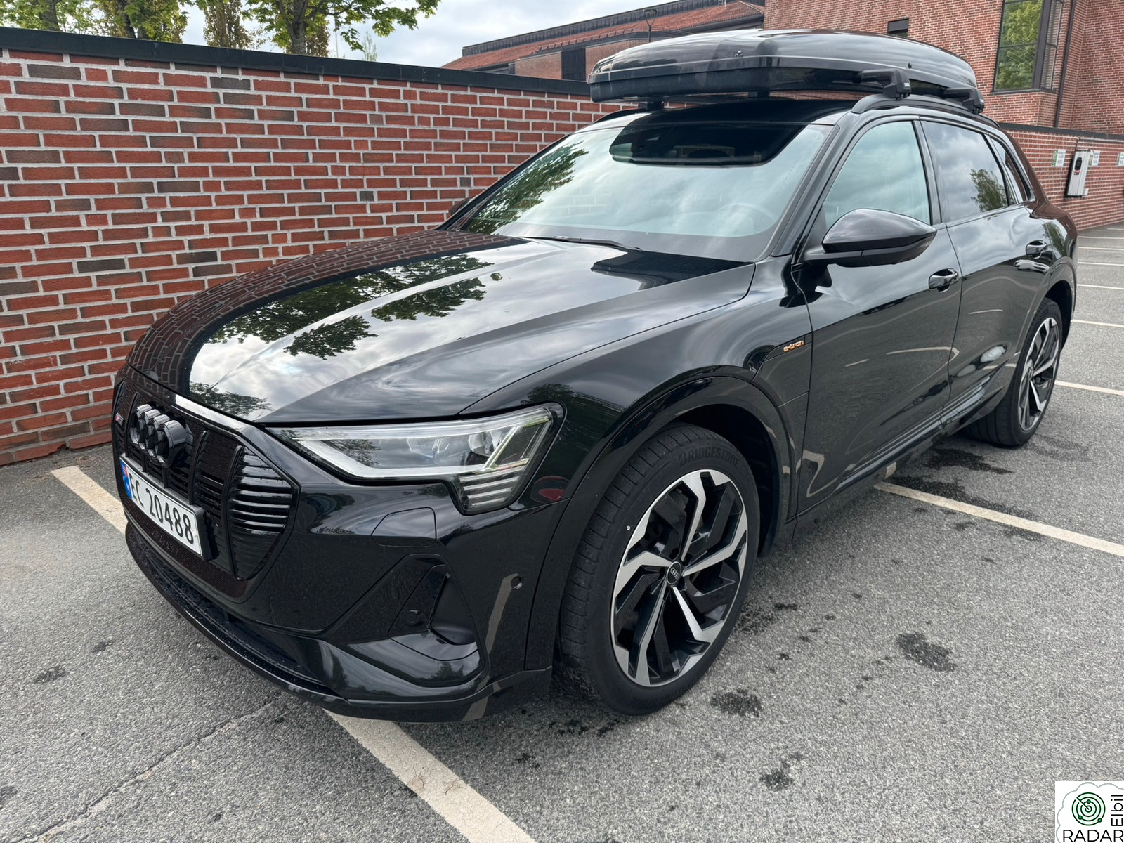 AUDI e-tron 55 55 S line Sport, lav km. Pen bil.