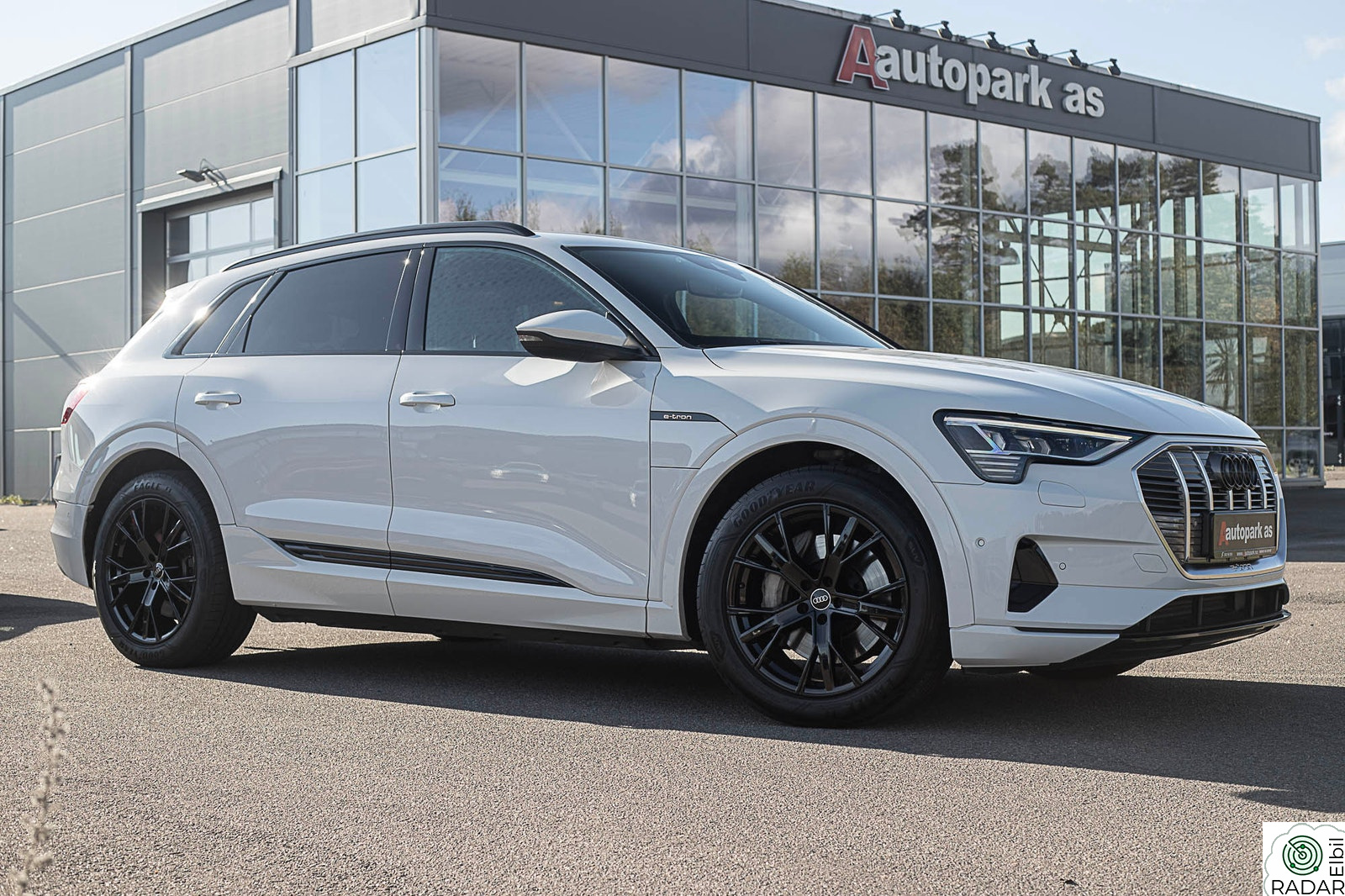 AUDI E TRON 55 55 SKINN/EL-SETER/HENGERFESTE/ADAPTIV/LUFT/CARPLAY++
