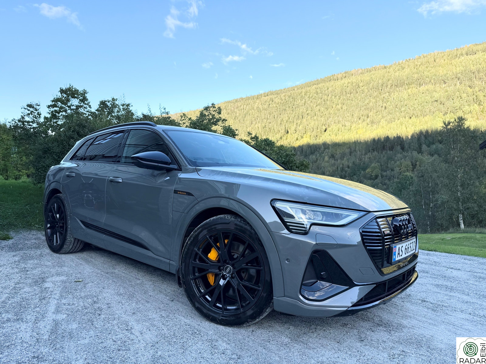 AUDI E TRON 55 55 2x S-Line/Black Edition/Krok/B&O/360/Gule belter/ACC