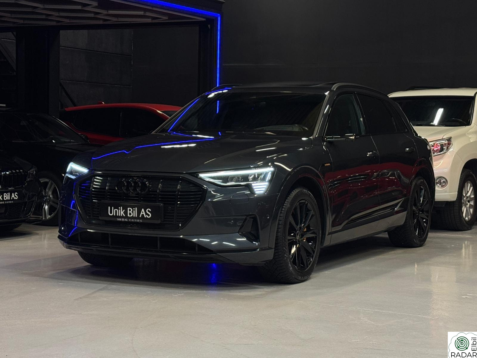 AUDI e-tron 55/S-LINE/ PANO/ BLACK OPTIC/ RS STOLER/ B&O/ NIGHT.V