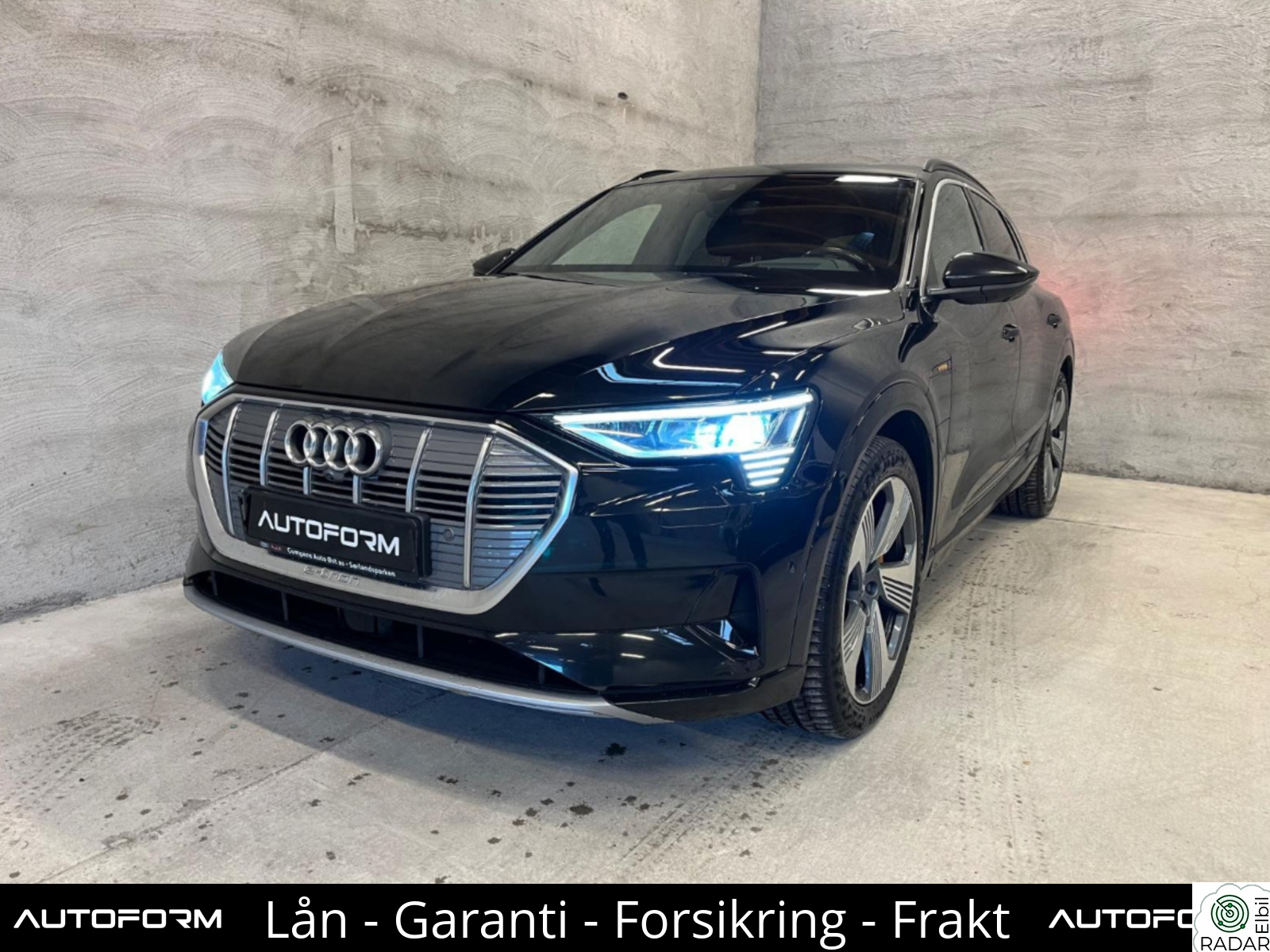 AUDI e-tron 55 Limited, Krok - Skinn - Panorama - Luft - Ny service