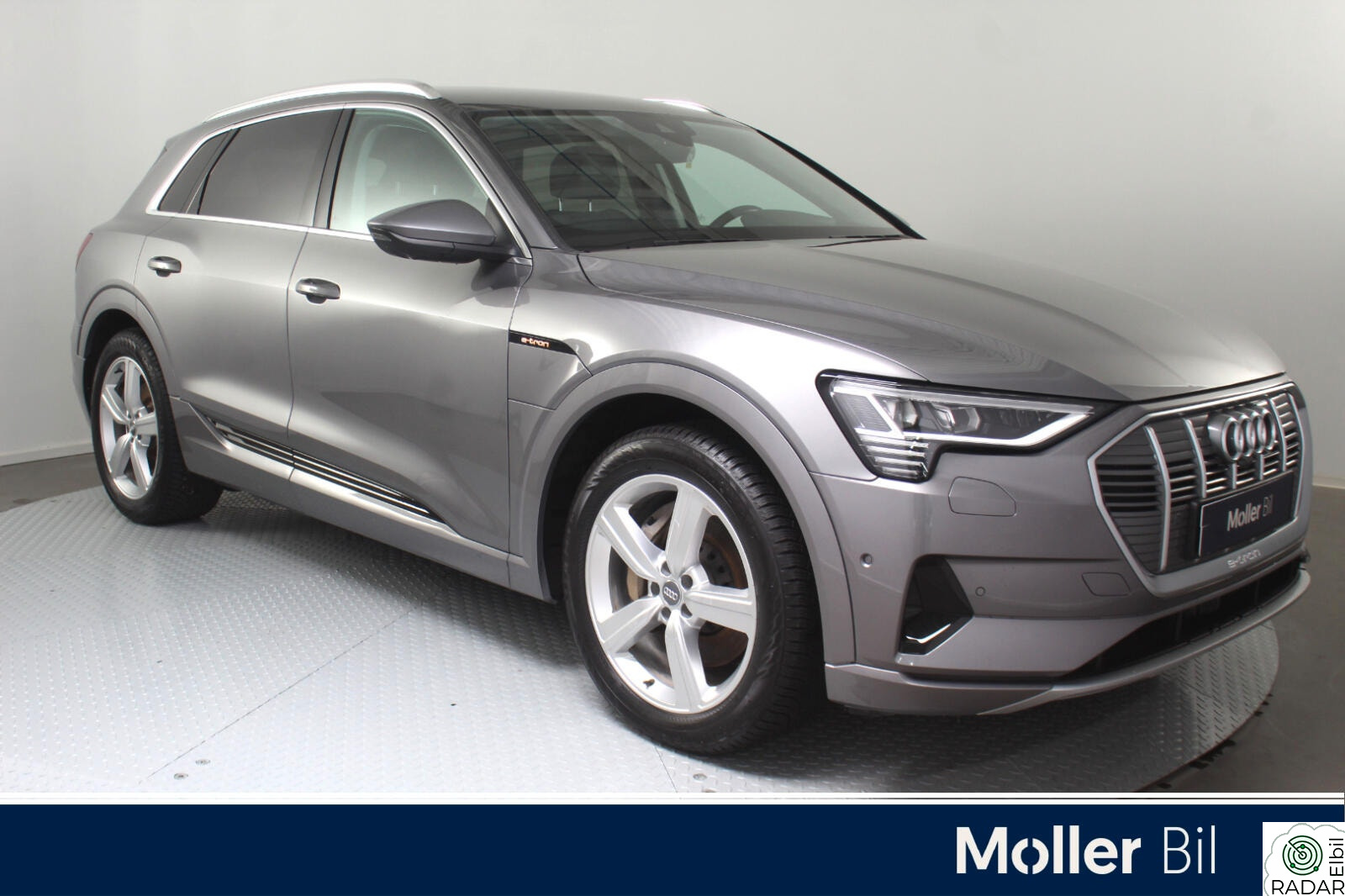 AUDI e-tron 55 Advanced Fast Track - 360kam, HUD, Matrix, Delskinn