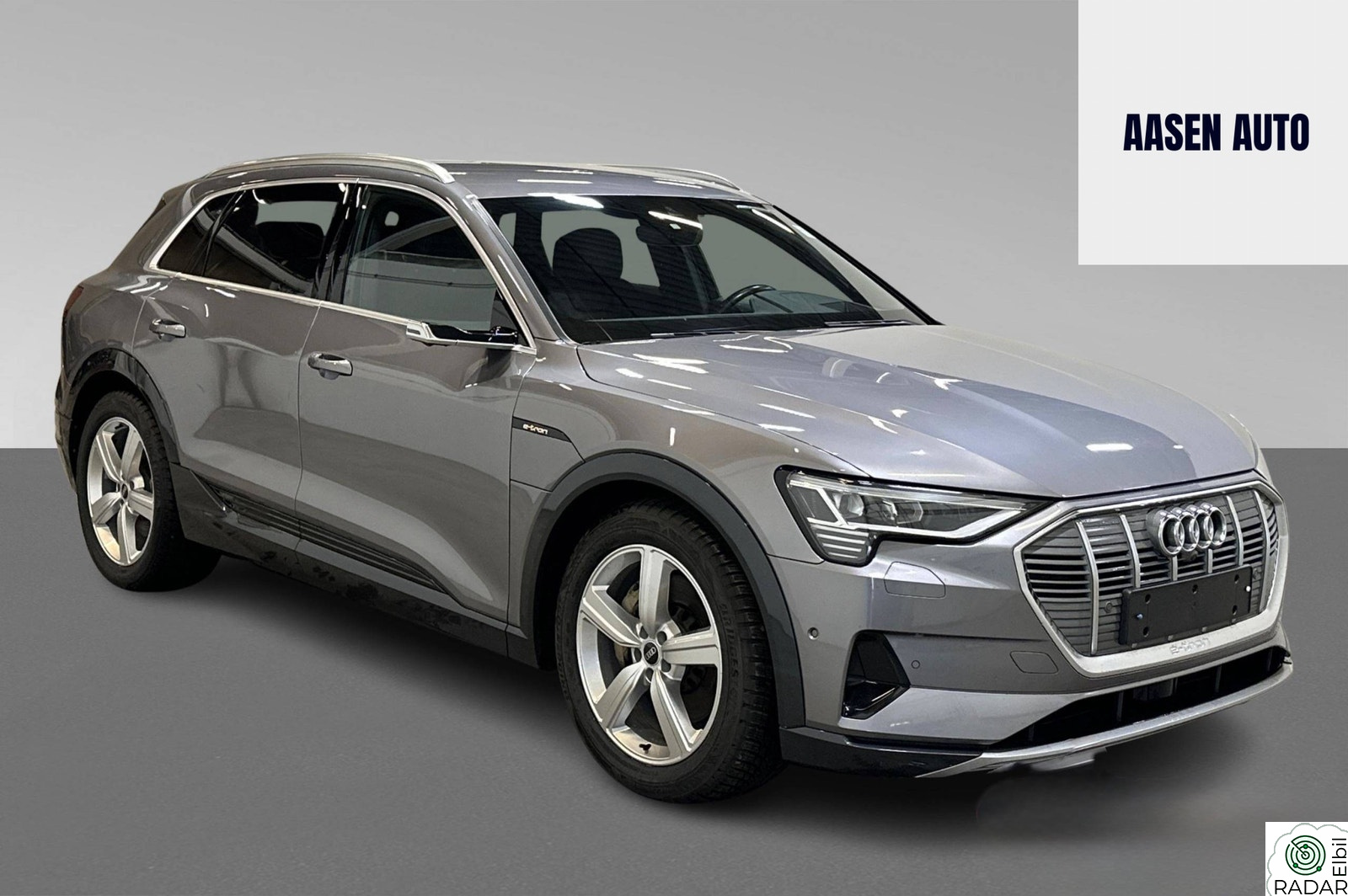 AUDI e-tron 55 Quattro S-line / 360kam / HUD / S+V ++