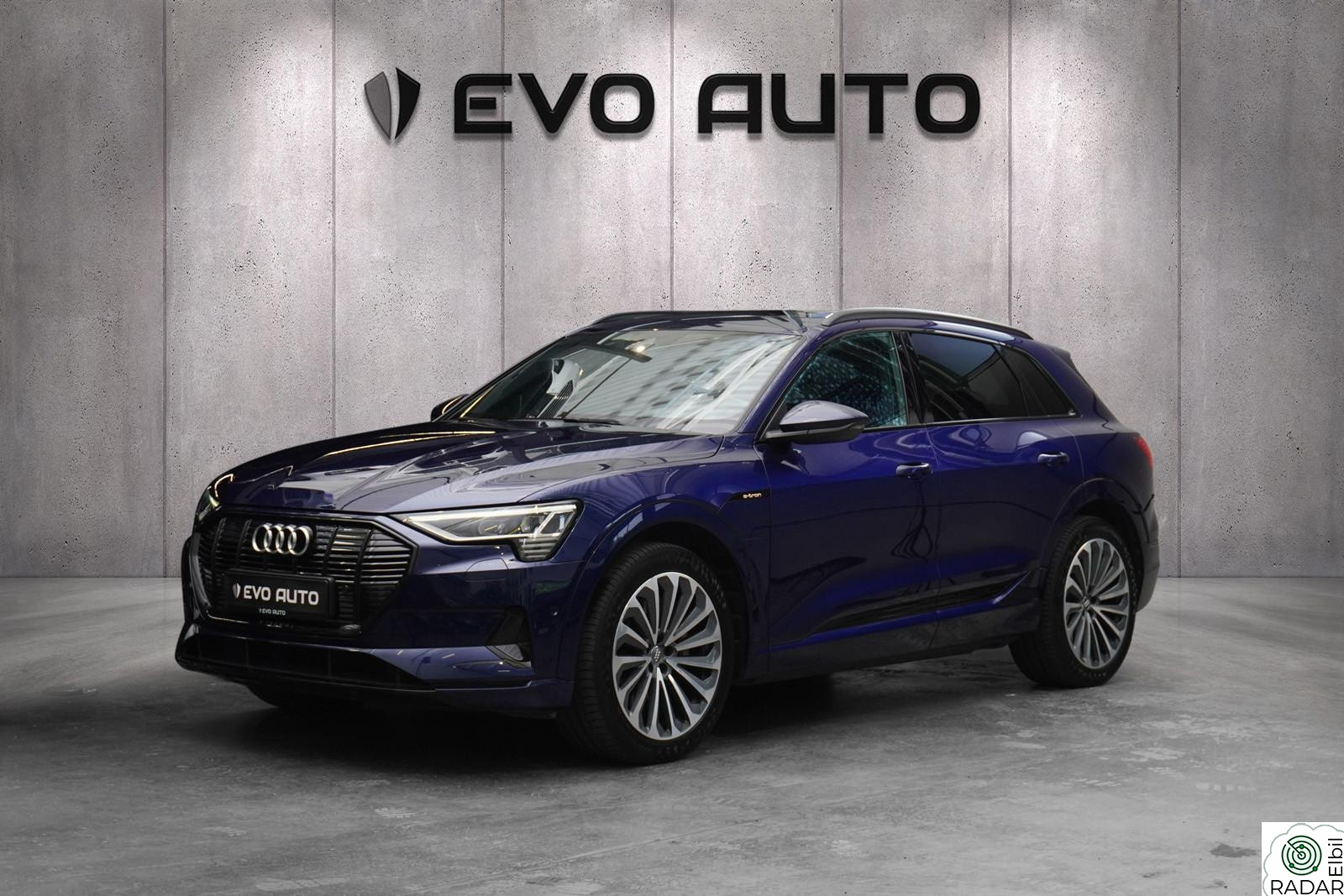 AUDI e-tron 55 55 ADVANCED LUFTFJ S.SETER PANO NAVI ACC B&O H.FESTE