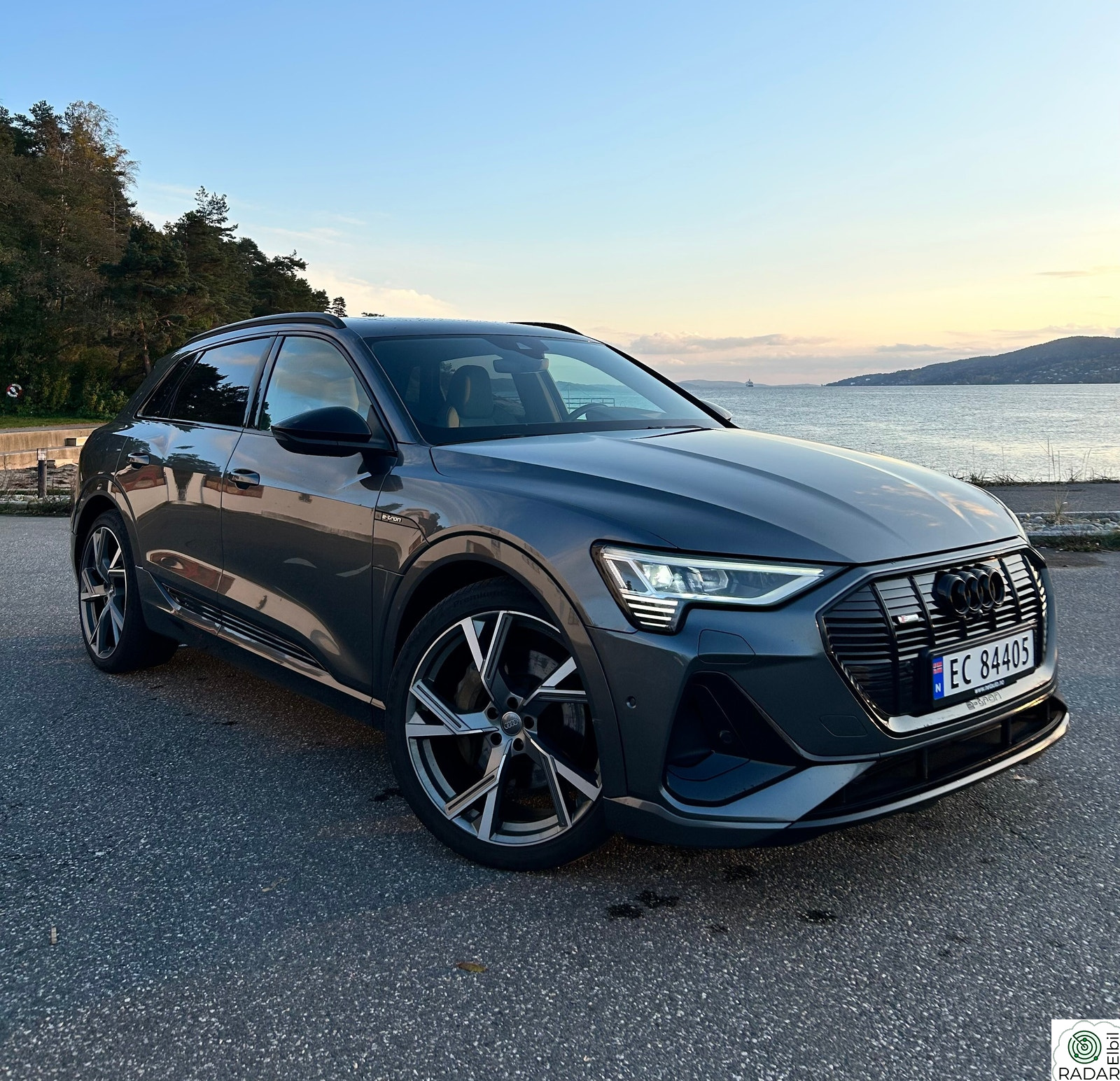 AUDI e-tron 55 55 2xS line Sport 22’ TOPPUTSTYRT NV/S-Seter/PANO/B&O++