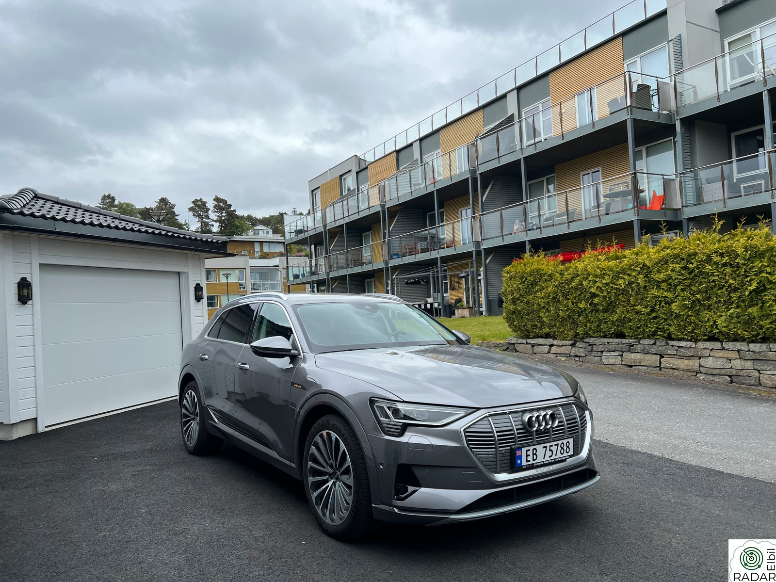 AUDI e-tron 55 55 AB, skinn, vent.seter, 4-sone, 360, B&O, akustikkgl.