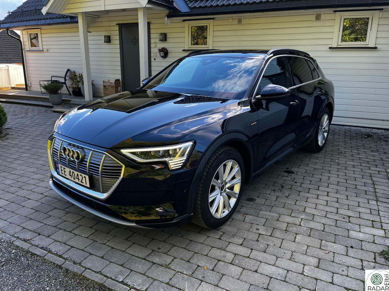 AUDI e-tron 55 E tron 55-Quattro-Panorama-krok-Valcona-360-4 son