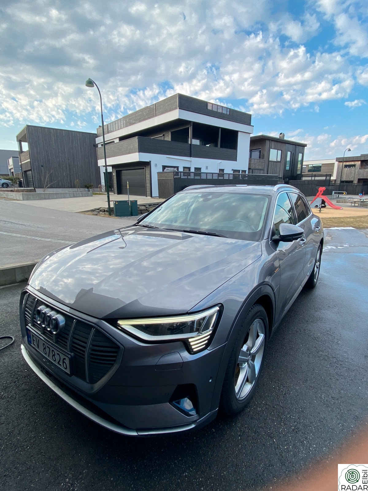AUDI e-tron Audi e-tron 55 Advanced / xenon / head up/ Krok