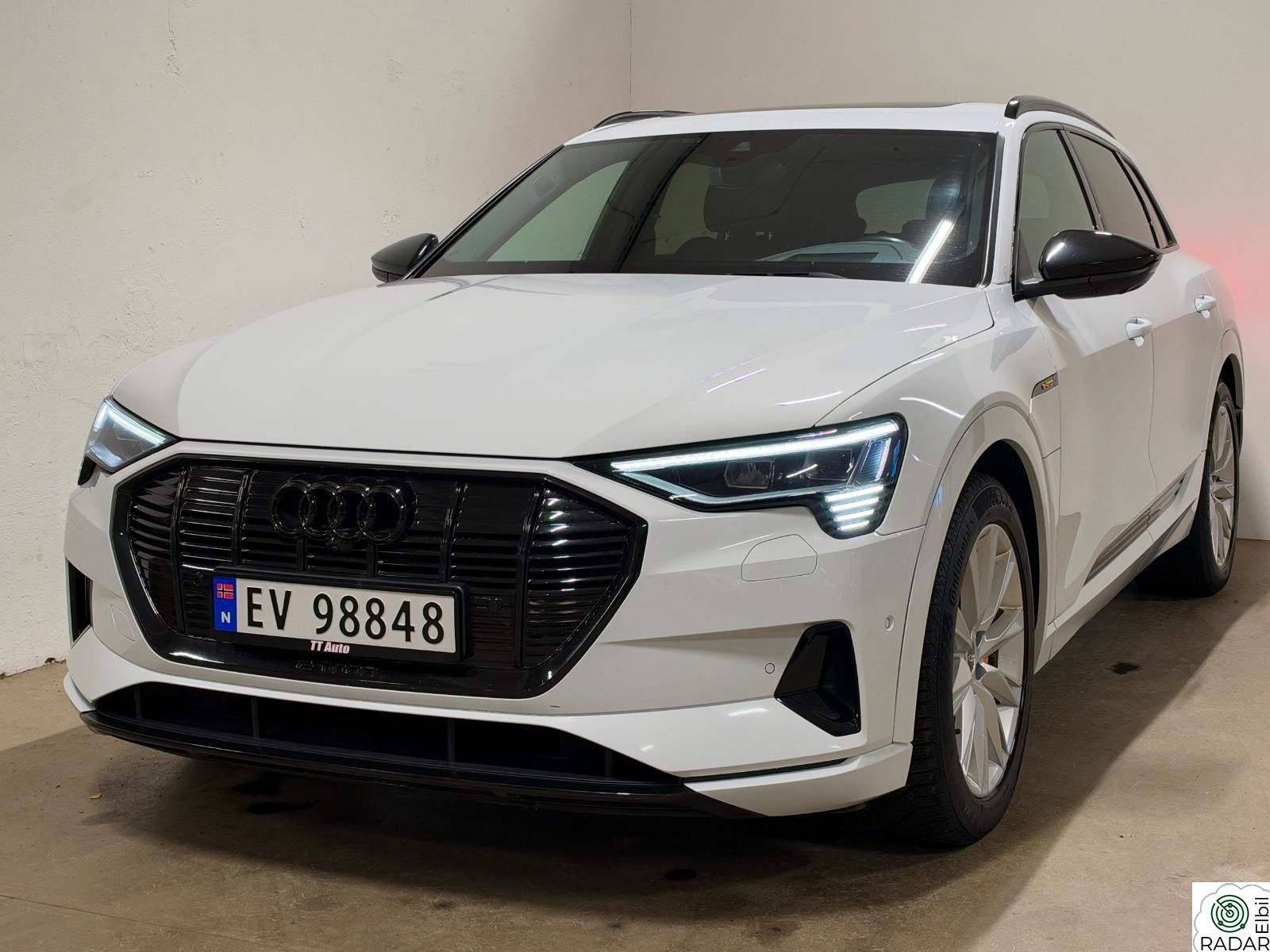 AUDI e-tron 55 426hk/S-Line/Skinn/ACC/B&O/360 cam/Pano/Krok/Black++