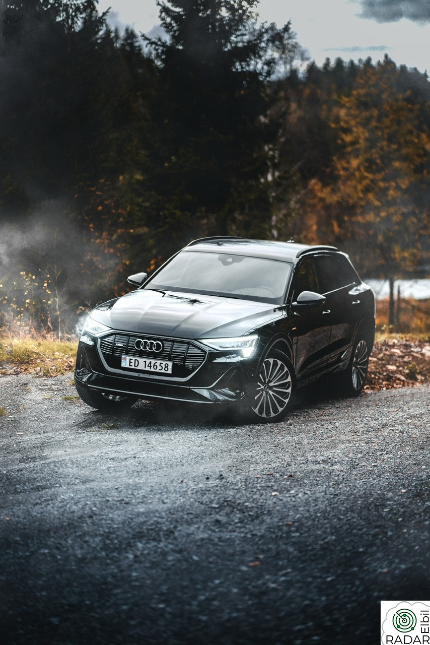 AUDI E TRON 55 55 S line Sport Black Edition