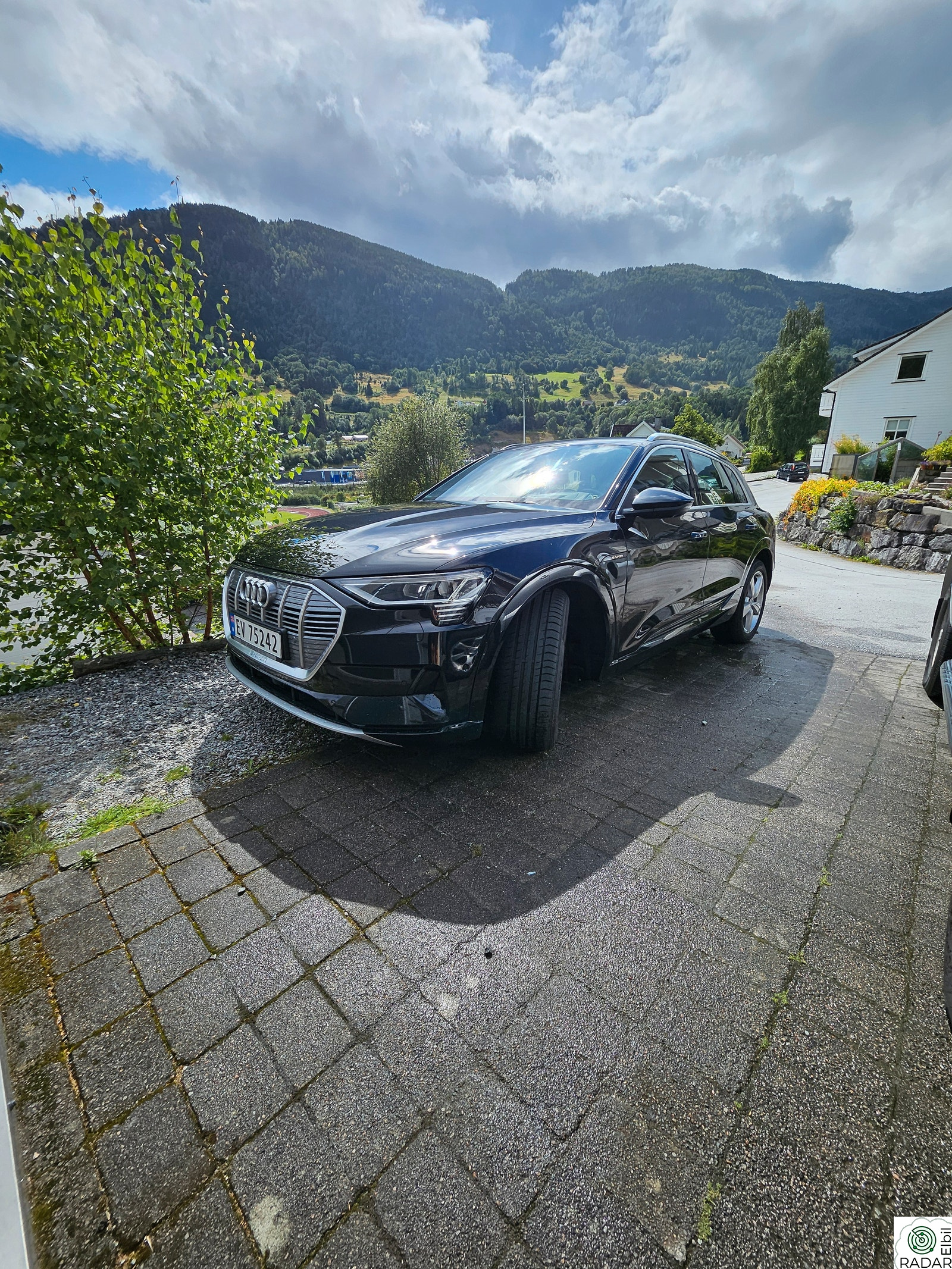 AUDI e-tron