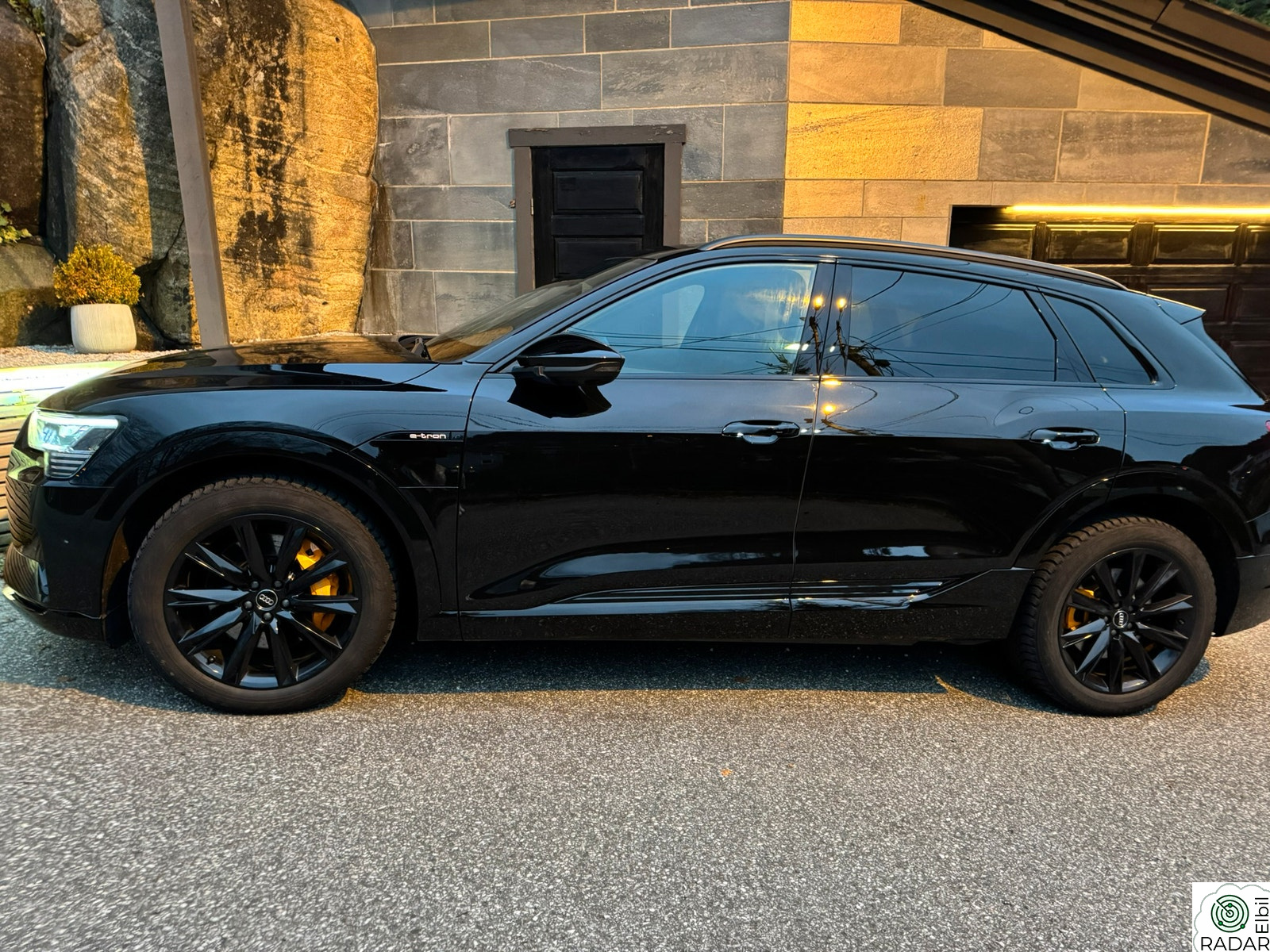 AUDI E TRON 55 55 Advanced Sport | Sort optikk | Hengerf. | 360 kamera