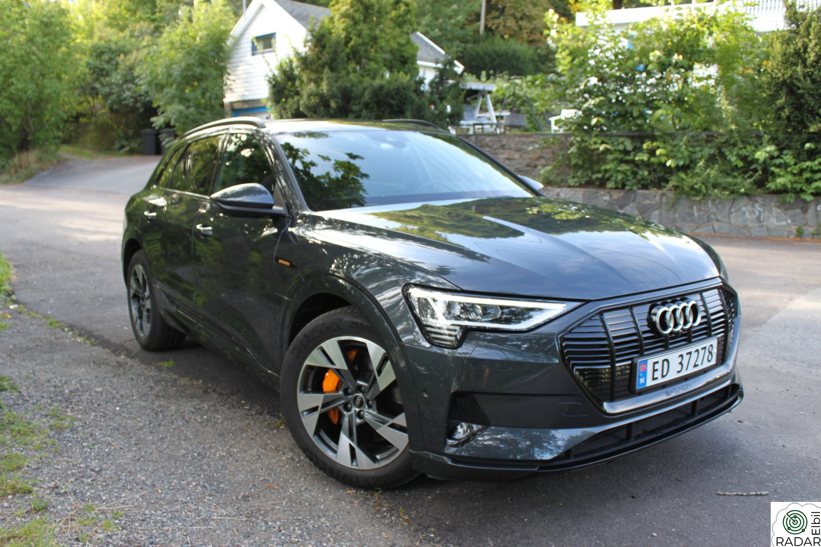 AUDI E TRON 55 55 Advanced Sport / sort optikk / EU2027