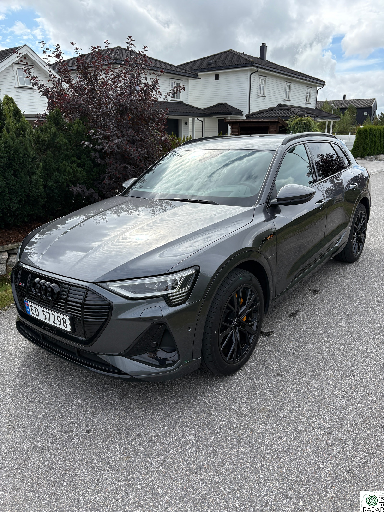 AUDI E TRON 55 55 S line Sport Black Edition