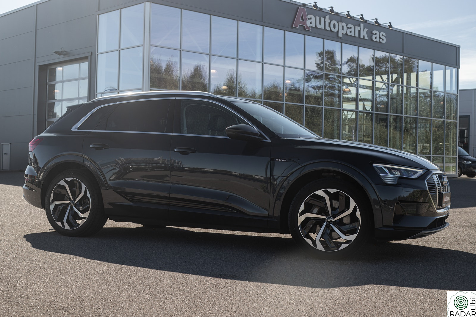 AUDI E TRON 55 55/SKINN/H.FESTE/ADAPTIV/CARPLAY/EN-EIER+++