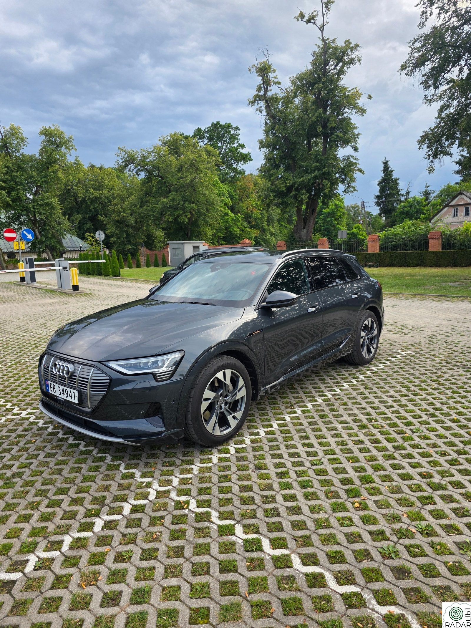 AUDI e-tron 55 S line