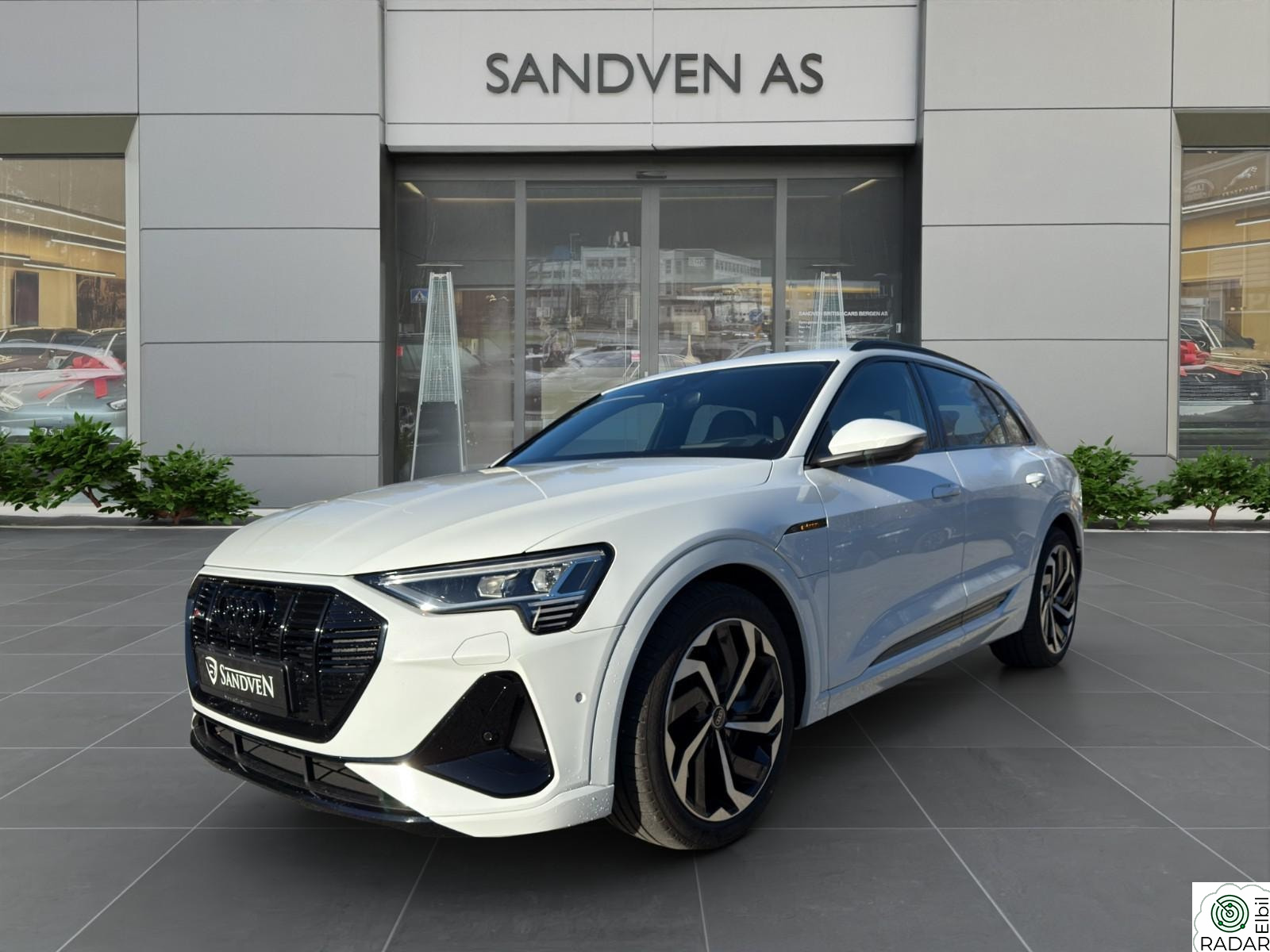 AUDI e-tron 55 55 S-Line HUD/360/Skinn/Matrix/Hengerfeste