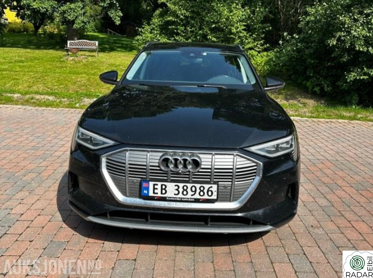 AUDI e-tron 50 50 quattro Advanced Sport utgave alcantara hengerfeste