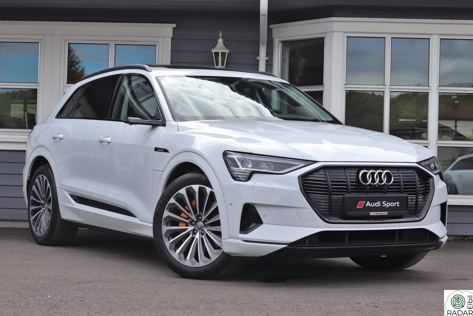 AUDI e-tron 55 ADVANCEDSPORT PANO KROK TOUR ACC 360KAM KONTURSETER